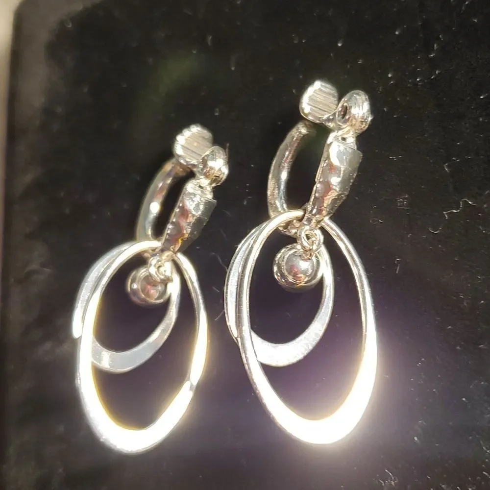 Monet Double Loop Hoops Clip On Earrings Silver Tone Vintage Hammered Smooth‎